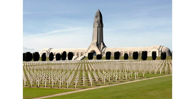 l-ossuaire-de-douaumont-est-un-monument-a-la-memoire-des-soldats-de-la-bataille-de-verdun-de-1916-photo-afp-1470339085.jpg
